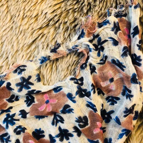 Tory Burch Floral Scarf - Picture 4 of 4